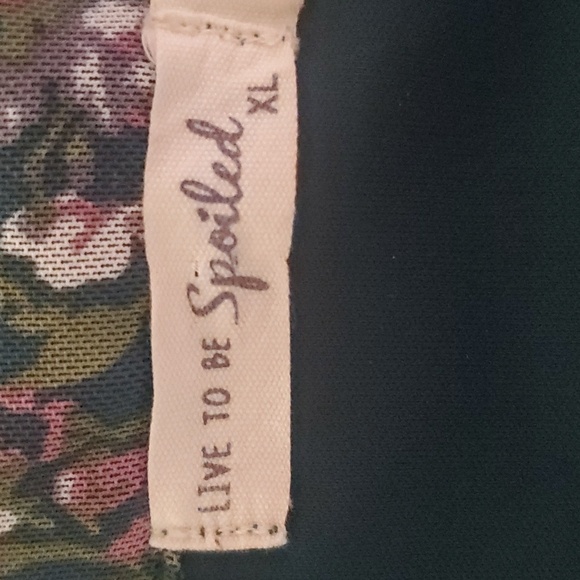 Live To Be Spoiled floral button up front size XL - Picture 5 of 7